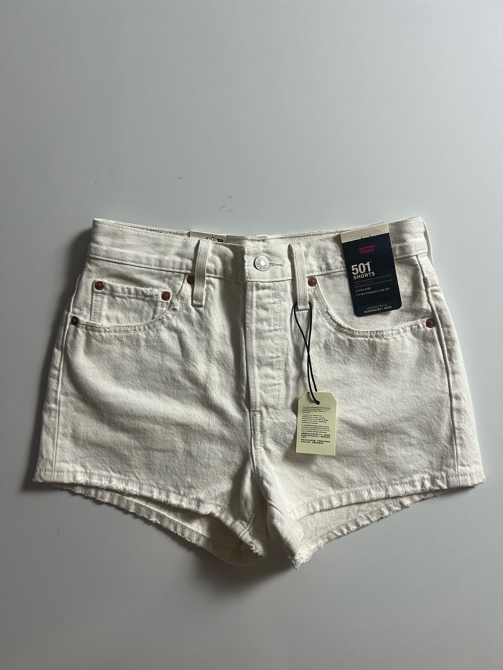 NWT Levi’s 501 Shorts, White, Size 27